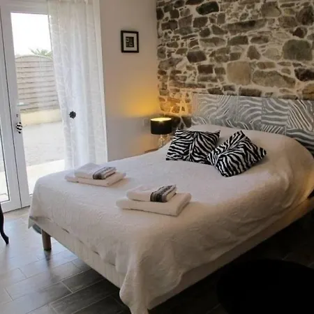 De La Quetterie Villa